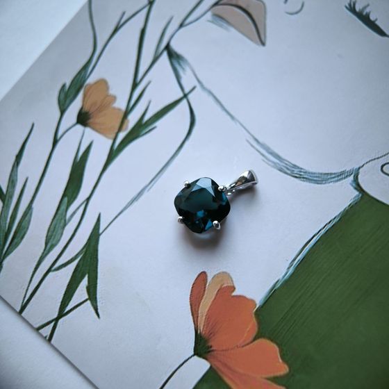 Серебряная подвеска с топазом Лондон Блю 3.45ct