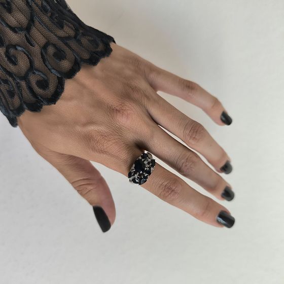 Серебряное кольцо с сапфиром 3.823ct, фианитами