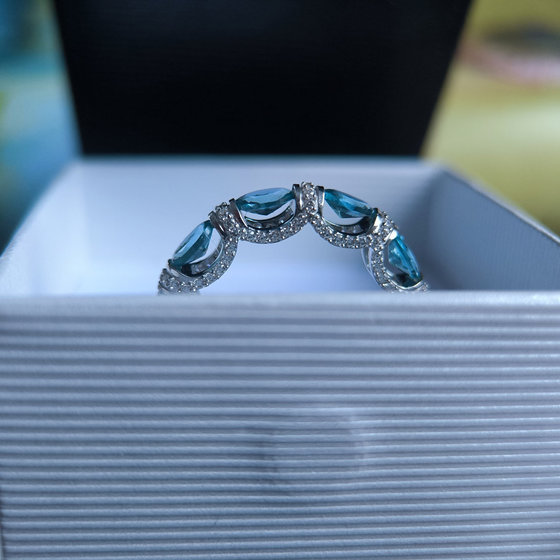Серебряное кольцо с топазом Лондон Блю 4.845ct, фианитами
