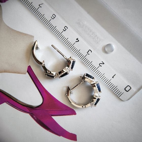 Серебряные серьги с сапфиром 3.264ct, фианитами