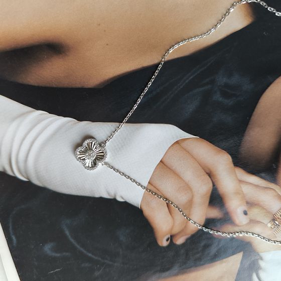 Серебряное колье с фианитами