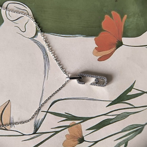 Серебряное колье с фианитами