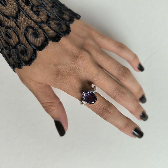 Серебряное кольцо с александритом 8.205ct, фианитами