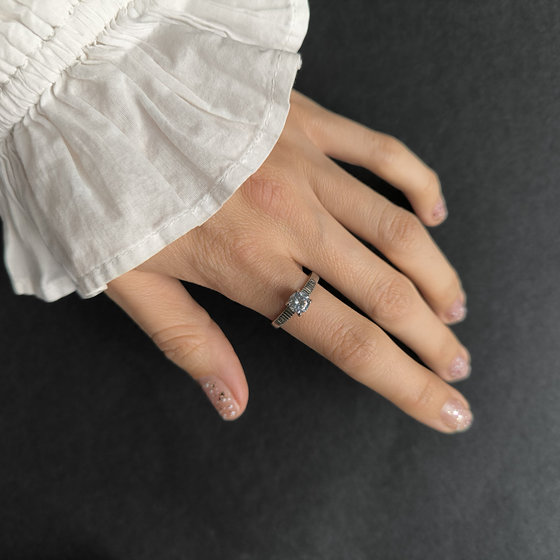 Серебряное кольцо с фианитами