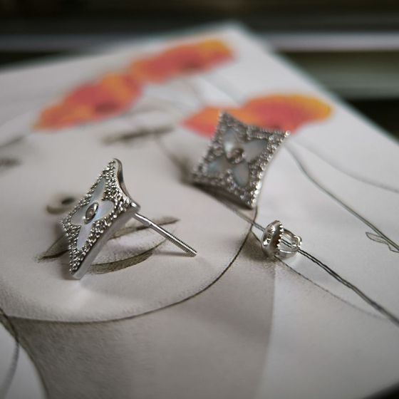 Серебряные серьги с фианитами, перламутром