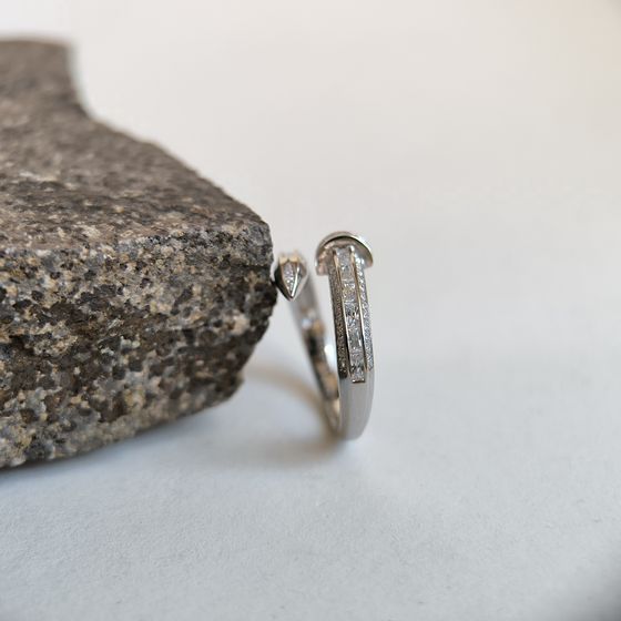 Серебряное кольцо с фианитами