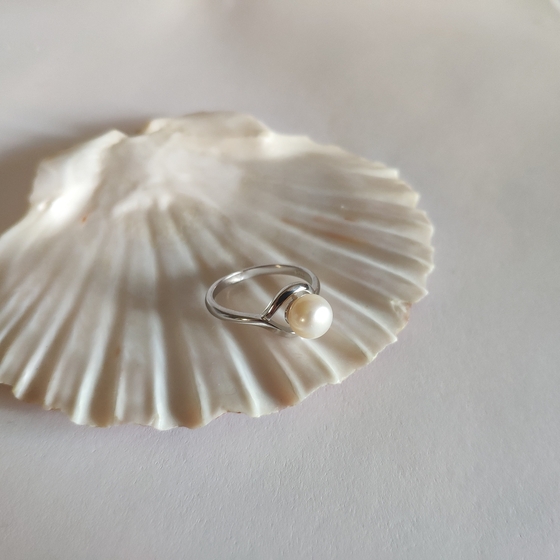 Серебряное кольцо с перлами 2.375ct