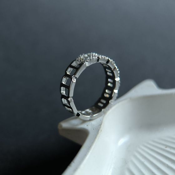 Серебряное кольцо с фианитами