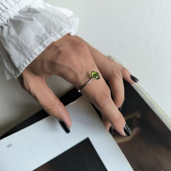 Серебряное кольцо с хризолітом 2.92ct