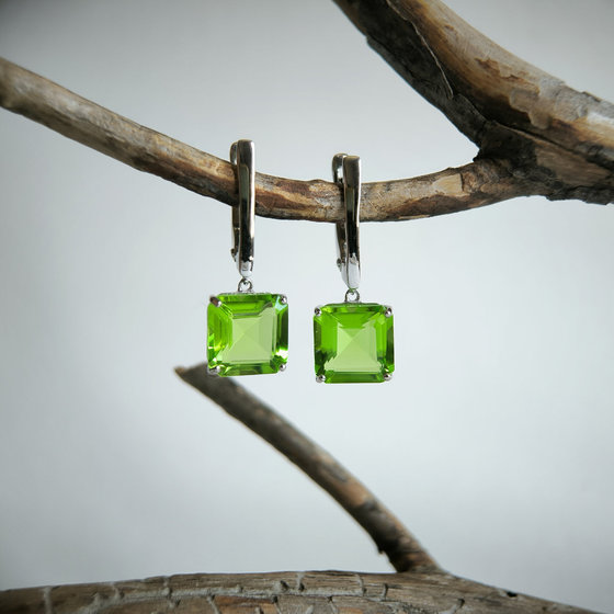 Серебряные серьги с хризолітом 8.505ct