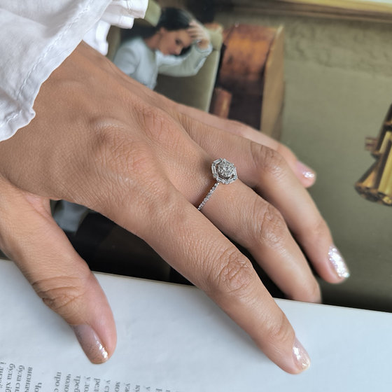 Серебряное кольцо с фианитами
