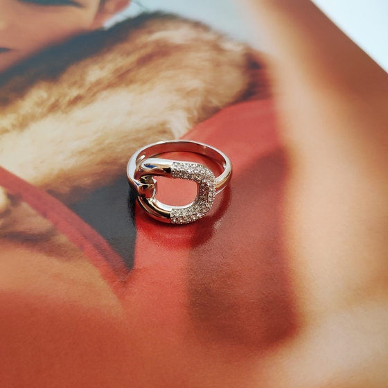 Серебряное кольцо с фианитами