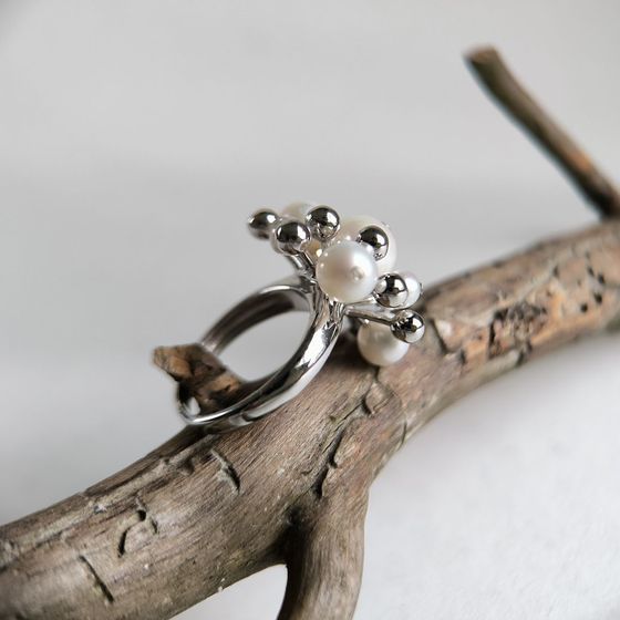 Серебряное кольцо с жемчугом Серебряное кольцо с жемчугом