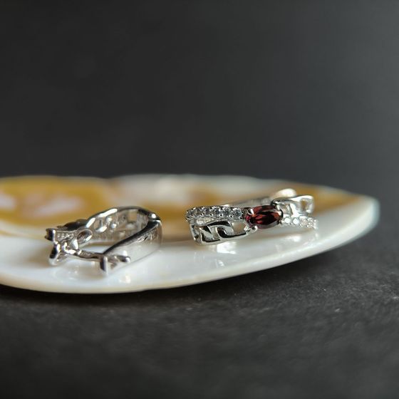 Серебряные серьги с гранатом 0.913ct, фианитами