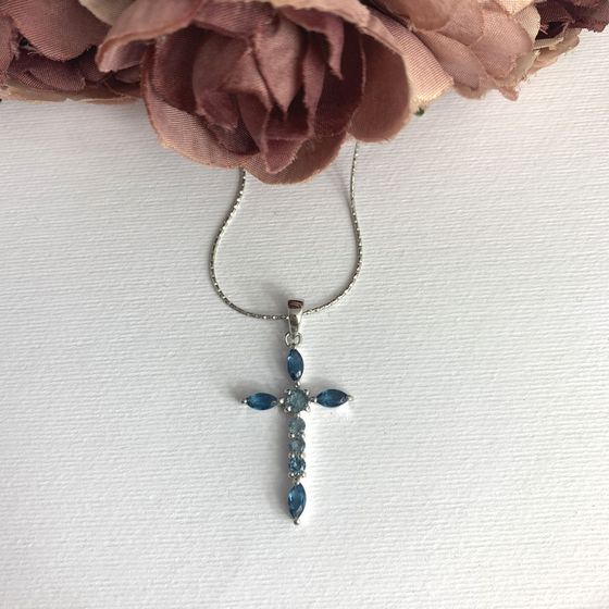 Серебряный крестик с топазом Лондон Блю 1.133ct