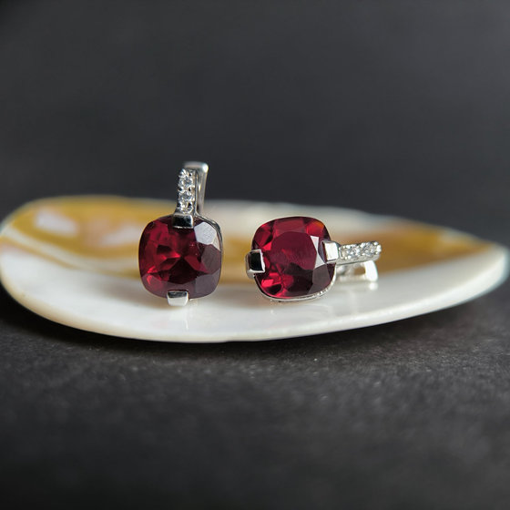 Серебряные серьги с гранатом nano 4.628ct, фианитами