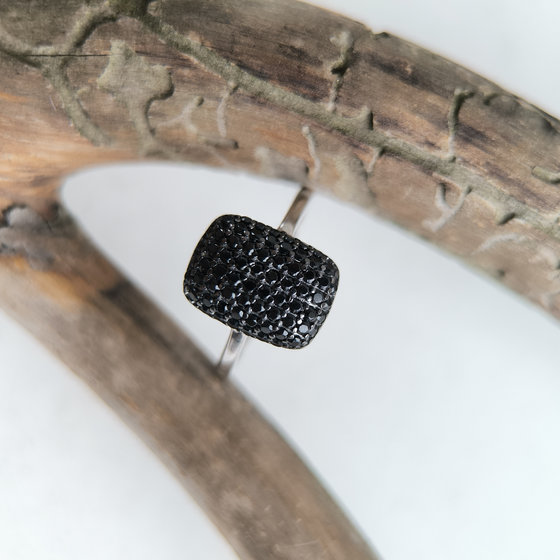 Серебряное кольцо с фианитами