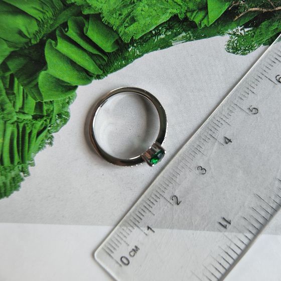 Серебряное кольцо с изумрудом nano 0.586ct