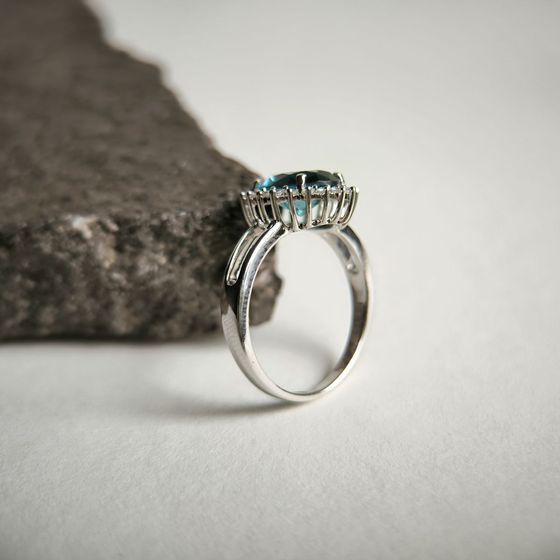 Серебряное кольцо с топазом Лондон Блю