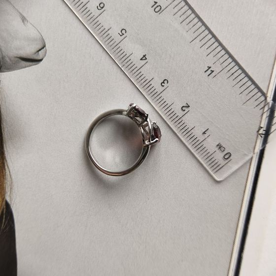 Серебряное кольцо с гранатом