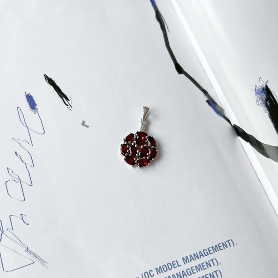 Серебряная подвеска с гранатом 3.208ct