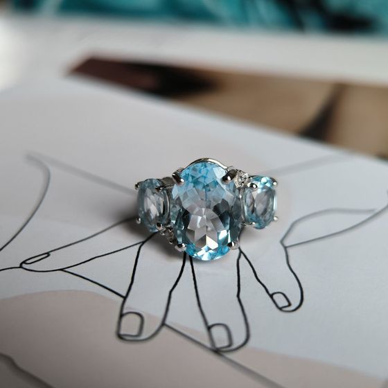 Серебряное кольцо с топазом 9.536ct