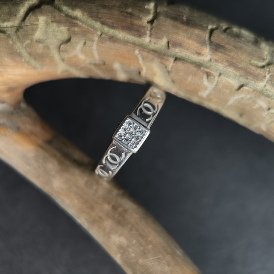 Серебряное кольцо с фианитами