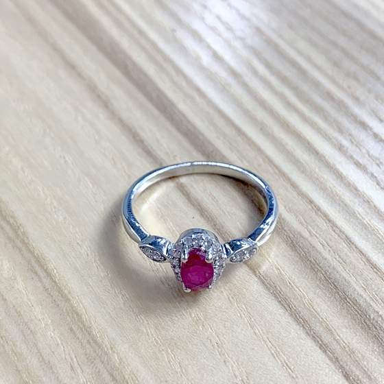 Серебряное кольцо с рубином