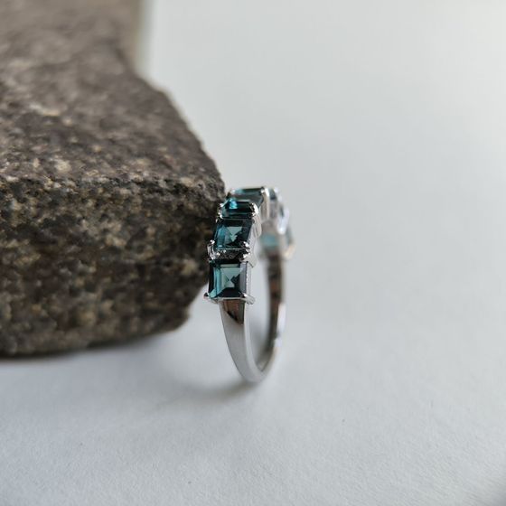 Серебряное кольцо с топазом Лондон Блю 1.759ct