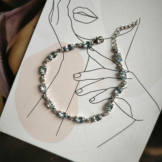 Серебряный браслет с топазом 7.775ct, фианитами