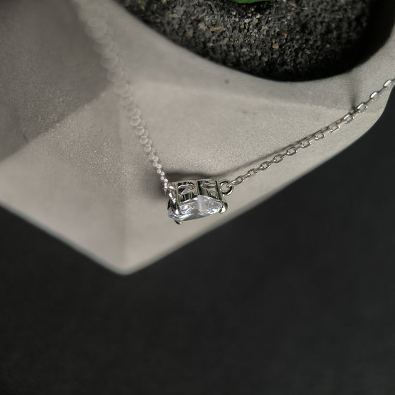 Серебряное колье с фианитами