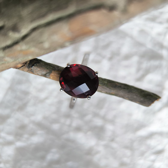 Серебряное кольцо с гранатом nano