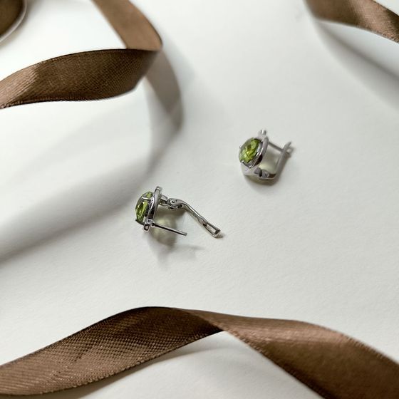 Серебряные серьги с хризолітом 4.575ct