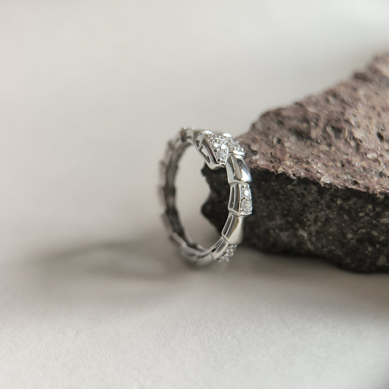Серебряное кольцо с фианитами