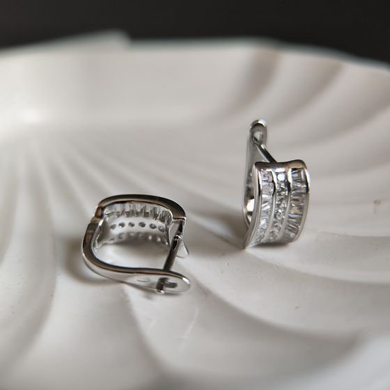 Серебряные серьги с фианитами