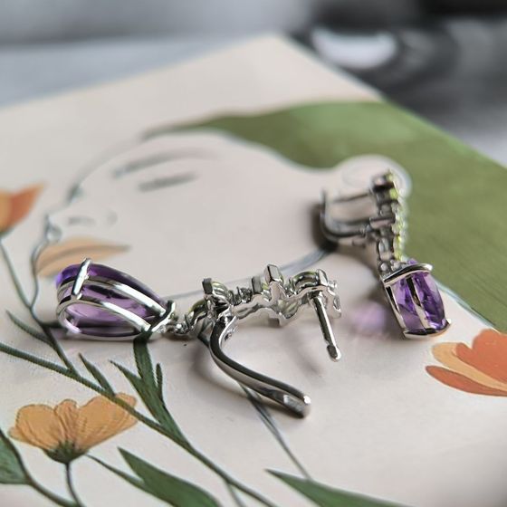 Серебряные серьги с аметистом, хризолітом