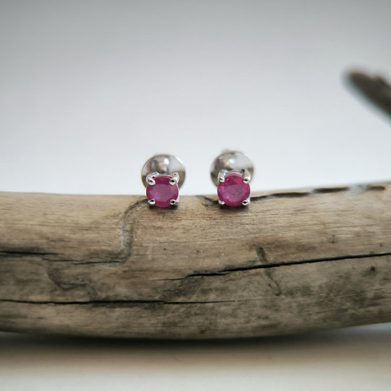 Серебряные серьги с рубином 0.69ct