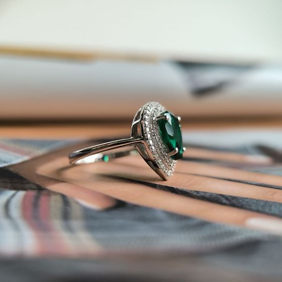 Серебряное кольцо с изумрудом nano 2.401ct