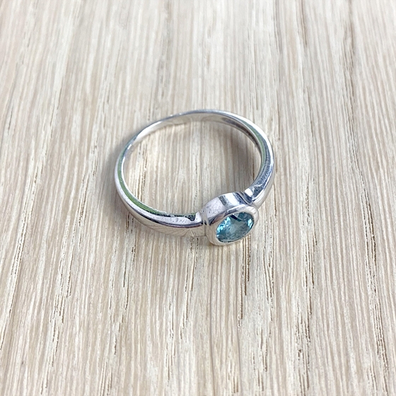 Серебряное кольцо с топазом Лондон Блю