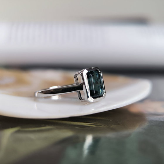 Серебряное кольцо с топазом Лондон Блю 1.318ct