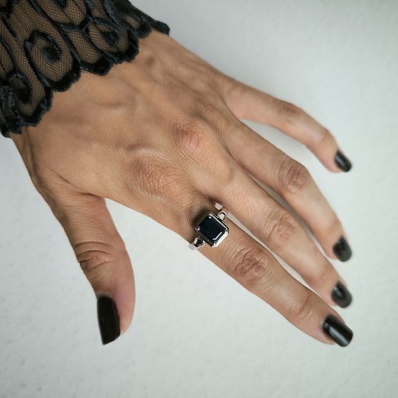 Серебряное кольцо с сапфиром 2.367ct