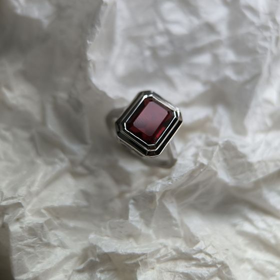 Серебряное кольцо с гранатом 2.942ct