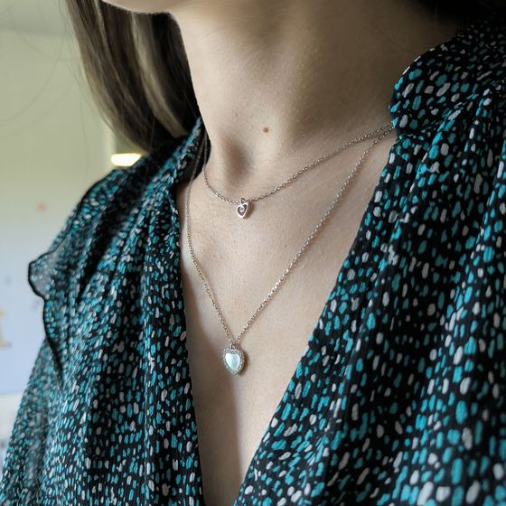 Серебряное колье с перламутром, фианитами