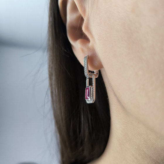 Серебряные серьги с рубином 3.626ct, фианитами