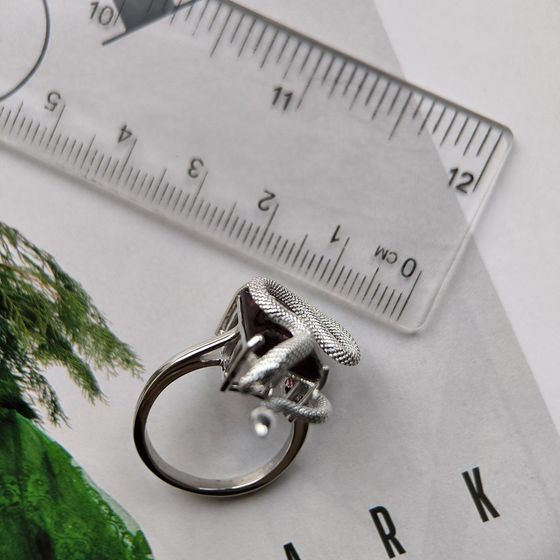 Серебряное кольцо с гранатом 5.425ct