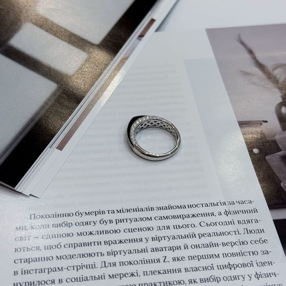 Серебряное кольцо с фианитами, емаллю