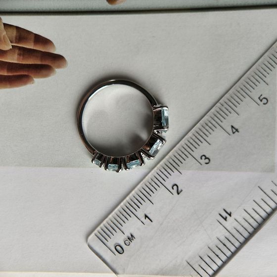 Серебряное кольцо с топазом 2.775ct
