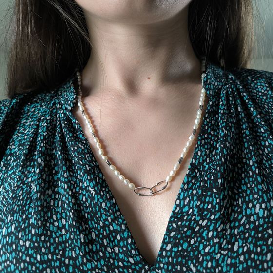 Серебряное колье с жемчугом барочным