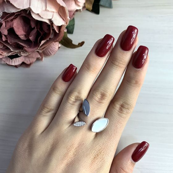 Серебряное кольцо с перламутром