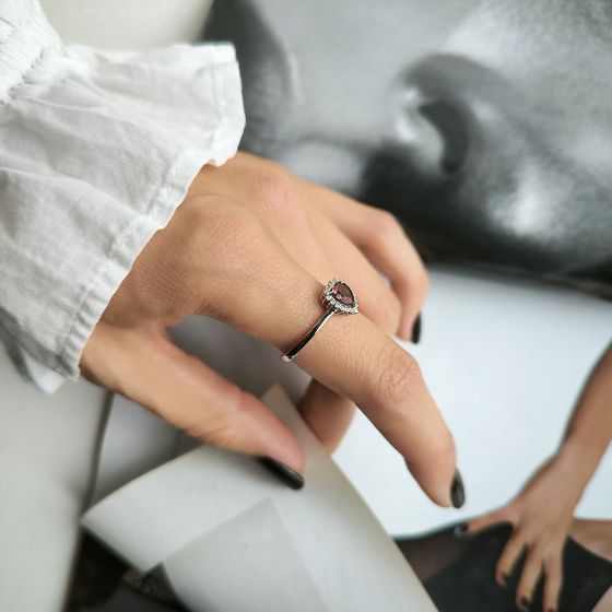 Серебряное кольцо с гранатом 1.122ct